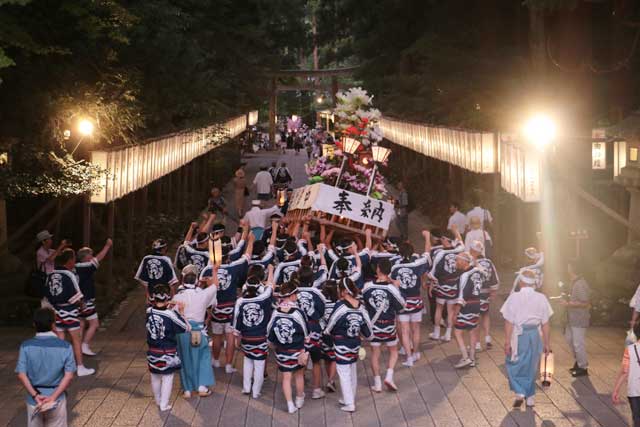 弥彦神社参拝後は宿下り