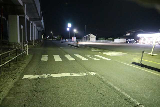 Aさんが写真奥から手前へ走行中にこの交差点付近を横断していた赤塚さんとぶつかった