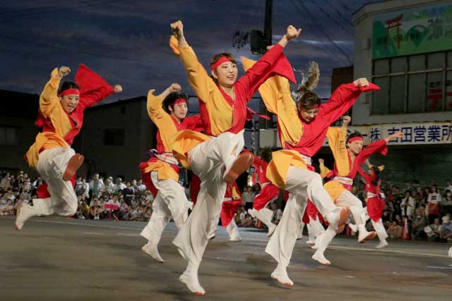 踊りの披露