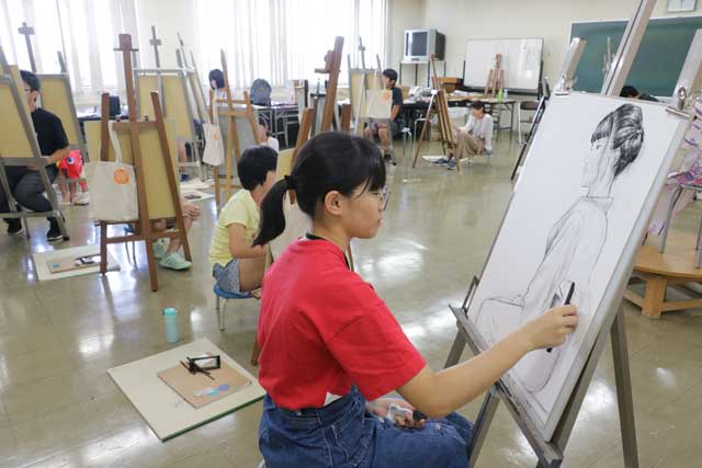 1日の文化・芸術の一番星育成事業「デッサン教室」