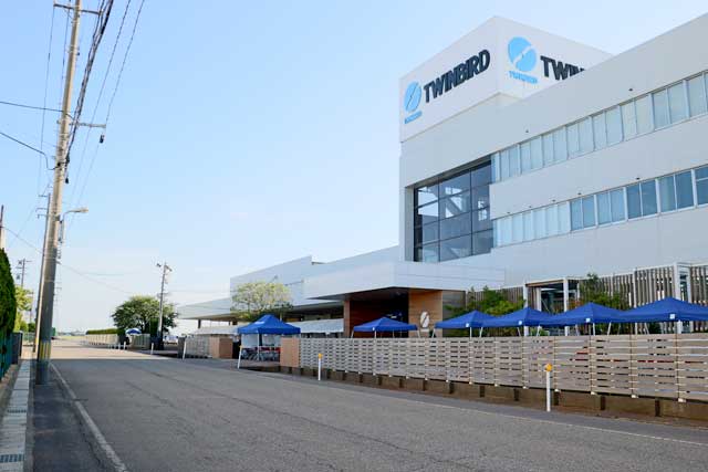 本社前の公道も通行止めにして夏フェス会場に生まれ変わる