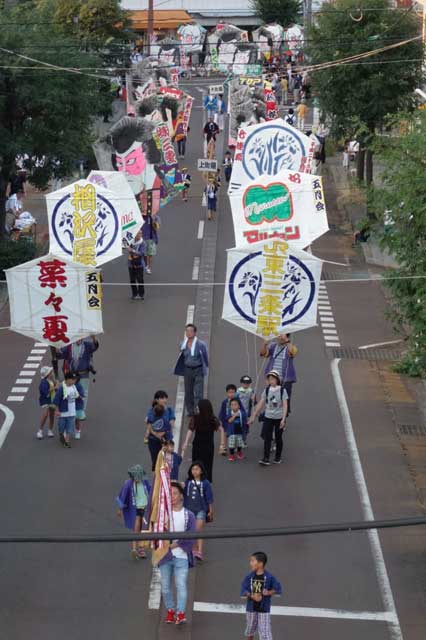 凧と凧ばやし踊りパレード