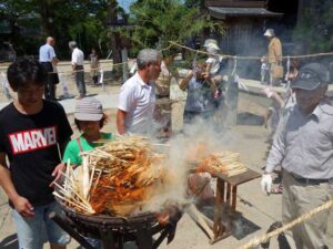 ことしも「はしの日」に八幡宮で行われたはし供養祭
