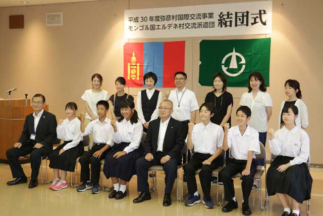 保護者も一緒に記念撮影