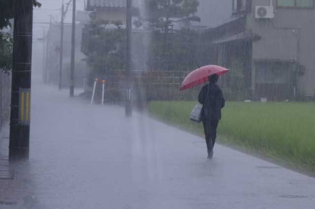 視界が悪くなるほどの激しい雨