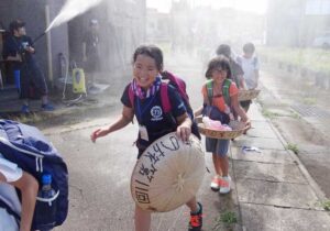 4泊5日で100kmを歩く「寺小屋つばさ100km徒歩の旅」 記録的な猛暑のなか万全の熱中症対策でスタート