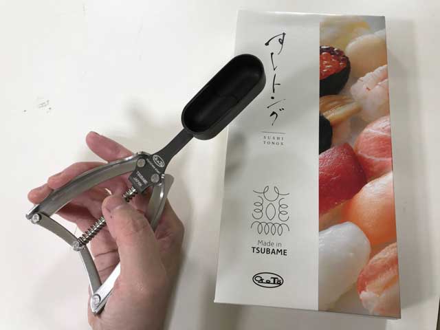 店頭販売する「すしトング」