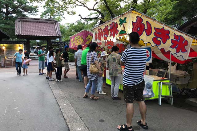露店が並んだ本成寺