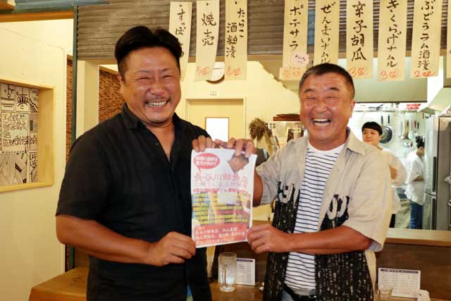 酒場カンテツで長谷川鮮魚店の長谷川さん(右)と酒場カンテツの関本さん