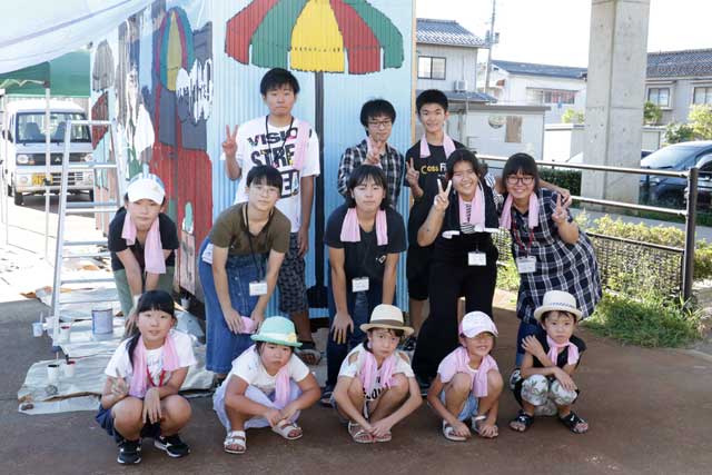 一足先に作業を終わった小学生も一緒に