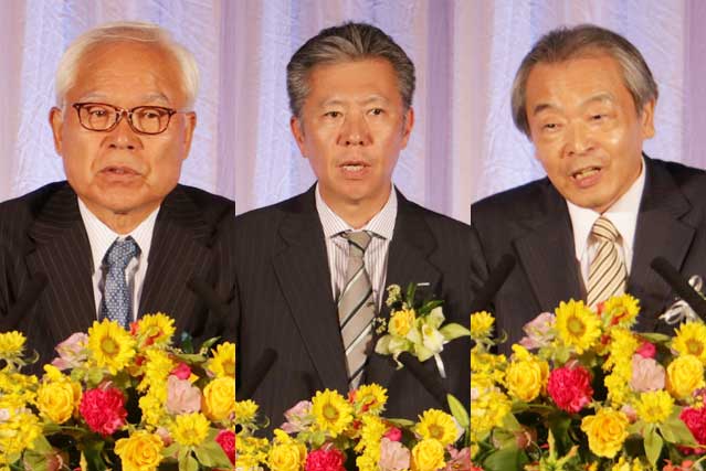 左からルミネの新井取締役相談役、サントリーホールディングスの鳥井代表幹事、ハードオフコーポレーションの山本会長兼社長