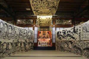 障害者の作品を温泉街に展示して「岩室あなぐま芸術祭」 福祉を観光へつなげる足掛かりにも