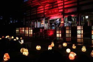 AKARIBAのプレイベントで寺であかりと音楽と
