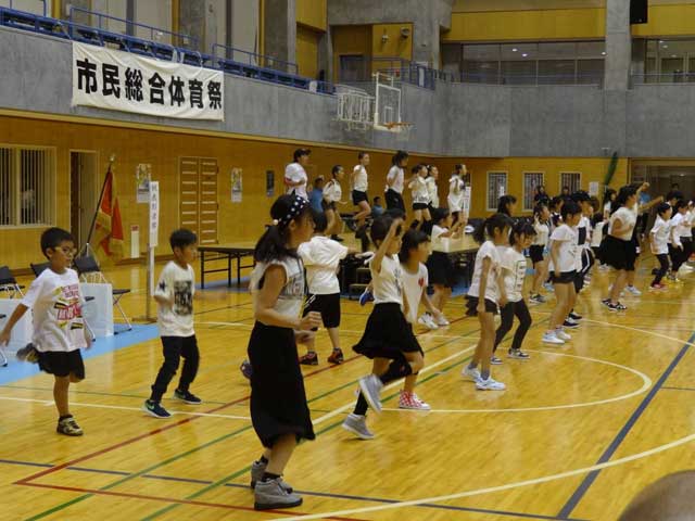 アトラクションのHIPHOPダンス