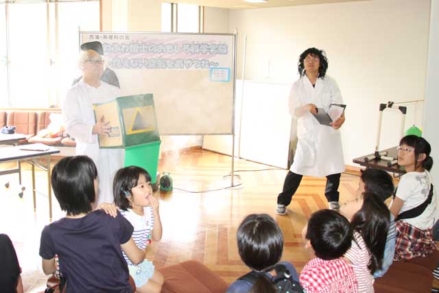 科学ショー「ふわふわ博士のおもしろ科学実験」