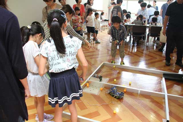 「ロボット操作体験」NPO法人ロボコンジャパン