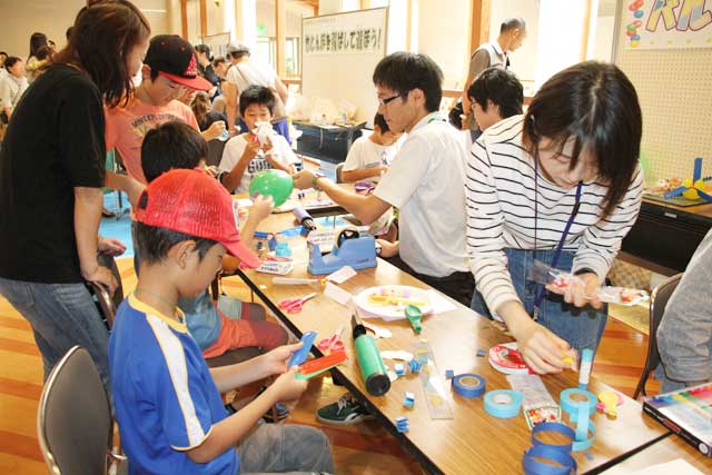 「バルーンコプター」燕市子ども体験活動支援センター　岡部裕一