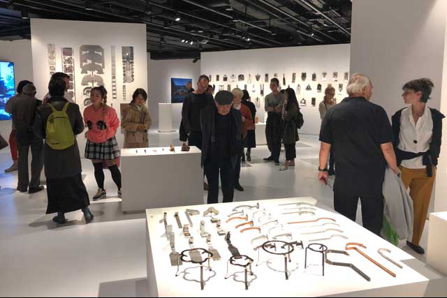 ジャパン・ハウス ロンドンで開かれている企画展「バイオロジー・オブ・メタル」