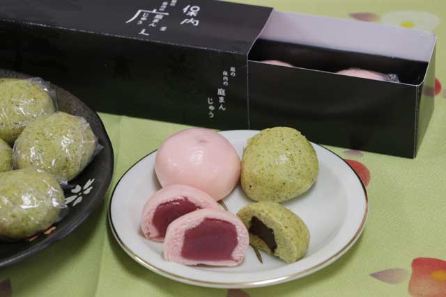 27日発売の「庭の保内の庭まんじゅう」　緑がハーブ味、ピンクが薔薇味
