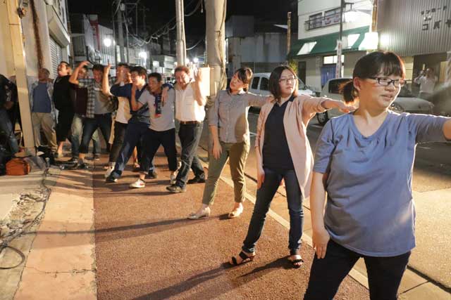 木場小路万灯組が伊勢音頭を披露