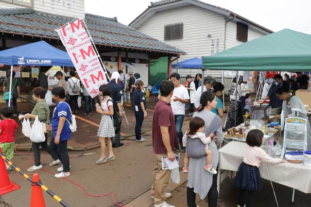 驚くほどの来場者でにぎわう