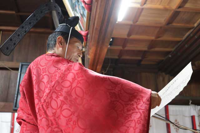 燕戸隠神社の星野宮司が祝詞を奏上