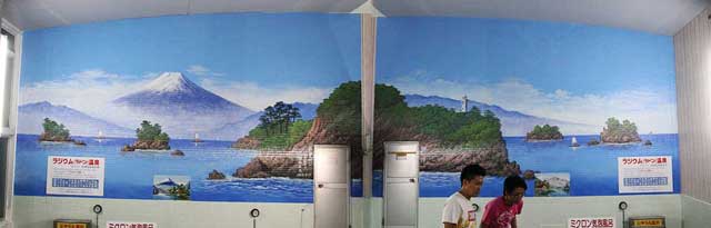 左が男湯の「西伊豆」、右が女湯の「潮岬」