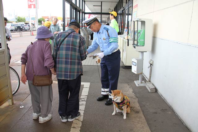 原信燕店で特別街頭指導