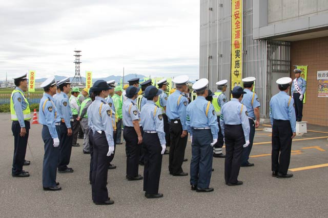 燕署で出発式