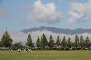 濃霧に弥彦山がすっぽりと包まれる