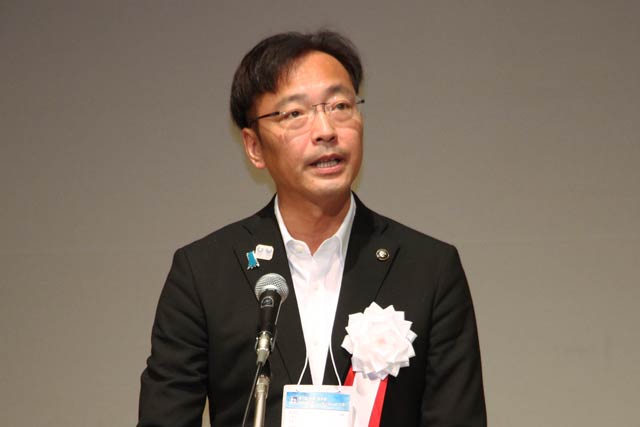 北陸「道の駅」連絡会会長であり開催地としてあいさつする国定三条市長