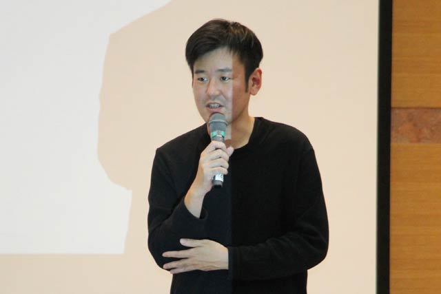 運営会議であいさつする山田遊さん