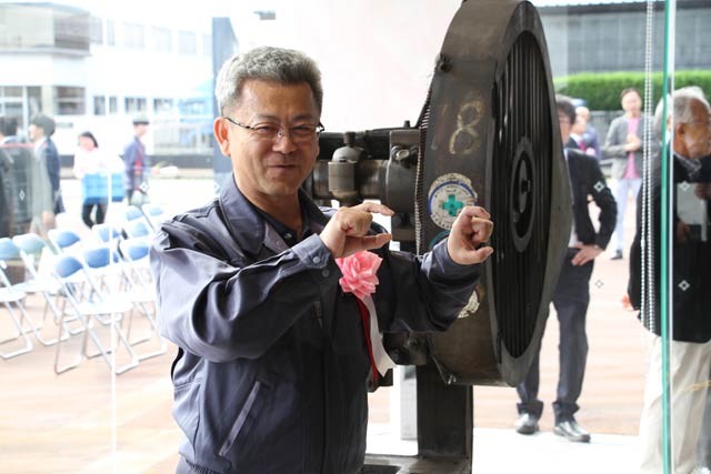 さっそく藤田社長が自ら工場見学の案内を