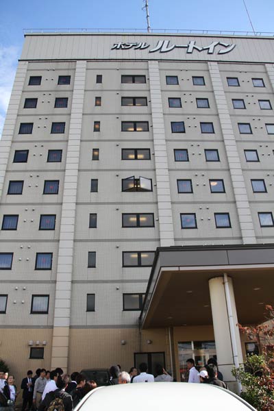 窓が開いているのが出火した客室