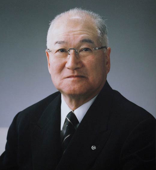 6日死去した元弥彦村長の安達行雄さん