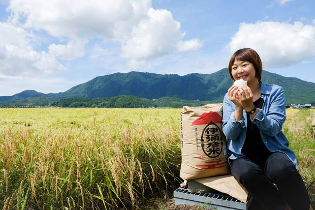 「ゆかさんぽ」でガイド役を務める地域おこし協力隊の遠藤さん