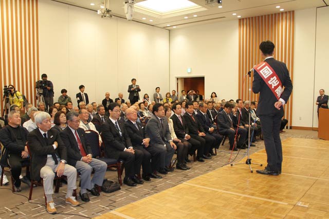 決起大会の予定が祝賀会に