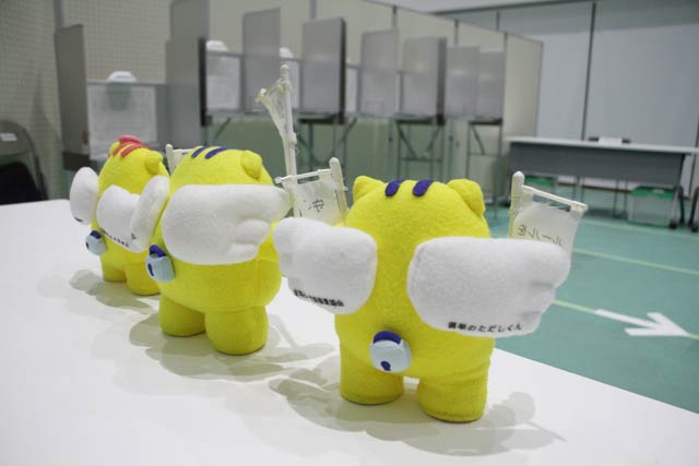 燕市役所庁舎の期日前投票所