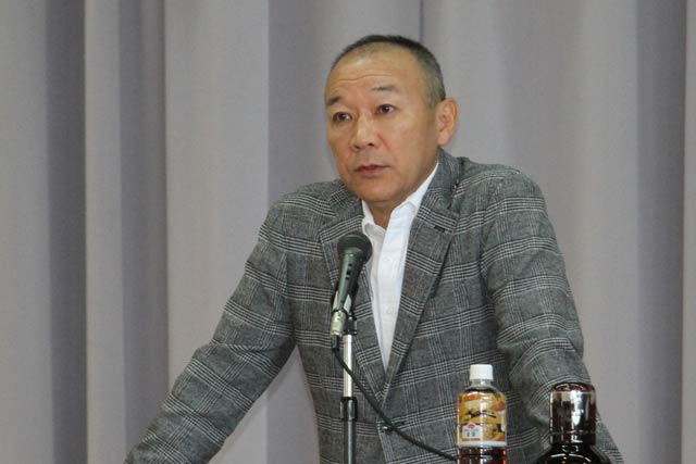 糸半朝会で講演する株式会社青芳の青柳社長