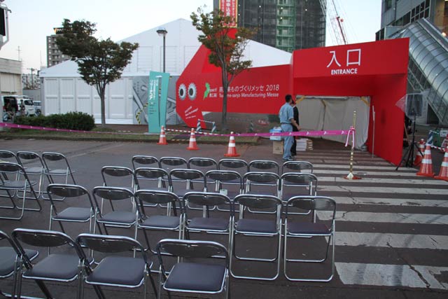 開場式会場の設営