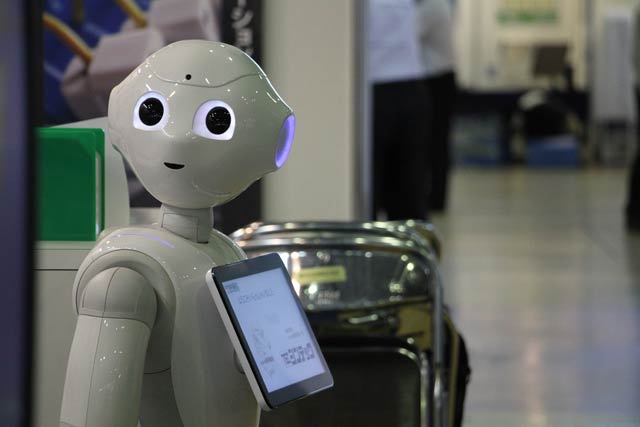 ロボット「Pepper」が案内役のブースも