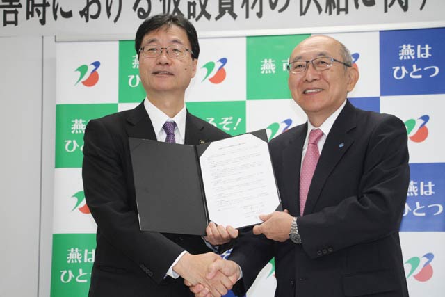 鈴木市長(左)とヒロセホールディングスの広瀬会長