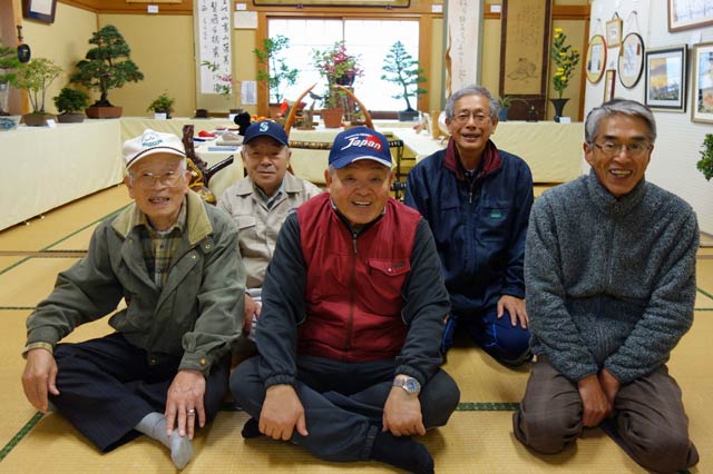 石田会長(前列中央)をはじめ西本成寺有志会会員