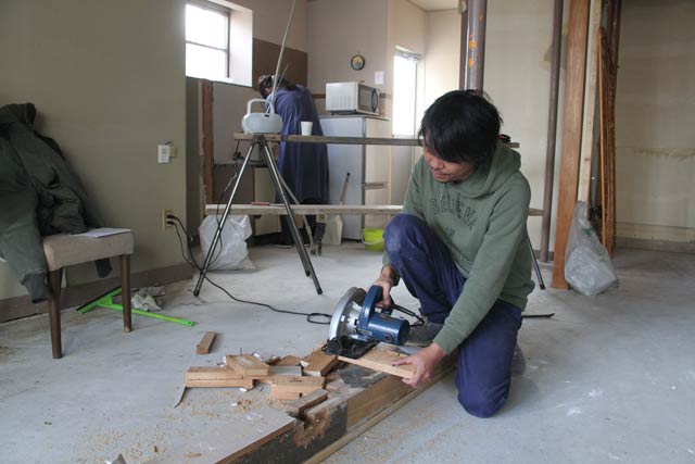 できる限りメンバーがDIYで改修作業