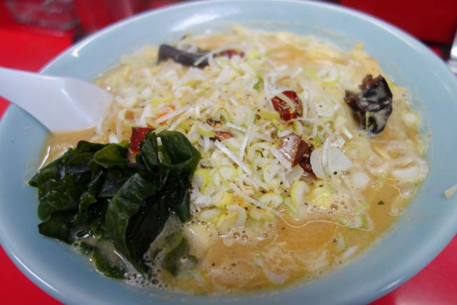 19日昼にチャリティーで1杯100円で販売する氷頭みそラーメン