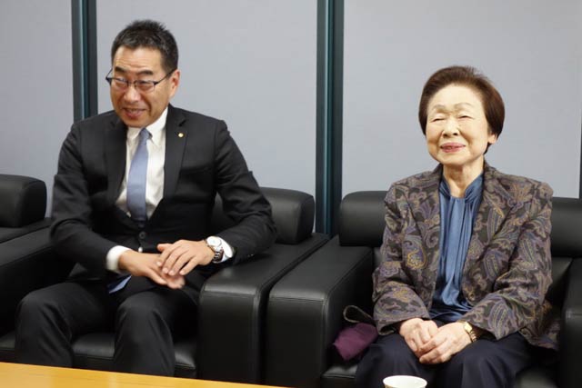 国定市長と談笑