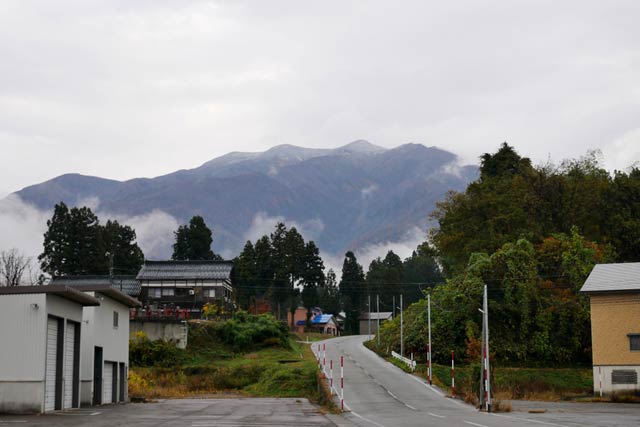 遠目には冠雪に気づかないていど
