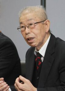 瑞宝単光章の伝達を受けた池田慶郎さん