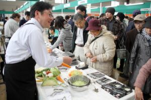 道の駅「燕三条じばさんセンター」で開かれている「燕三条じばさん年末フェア」と「全国じばさんフェア」