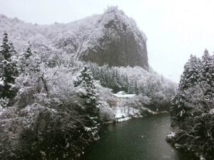 県央地域の山手も本格的に雪化粧